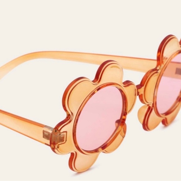 LAST PAIR—FLOWER POWER Sunnies